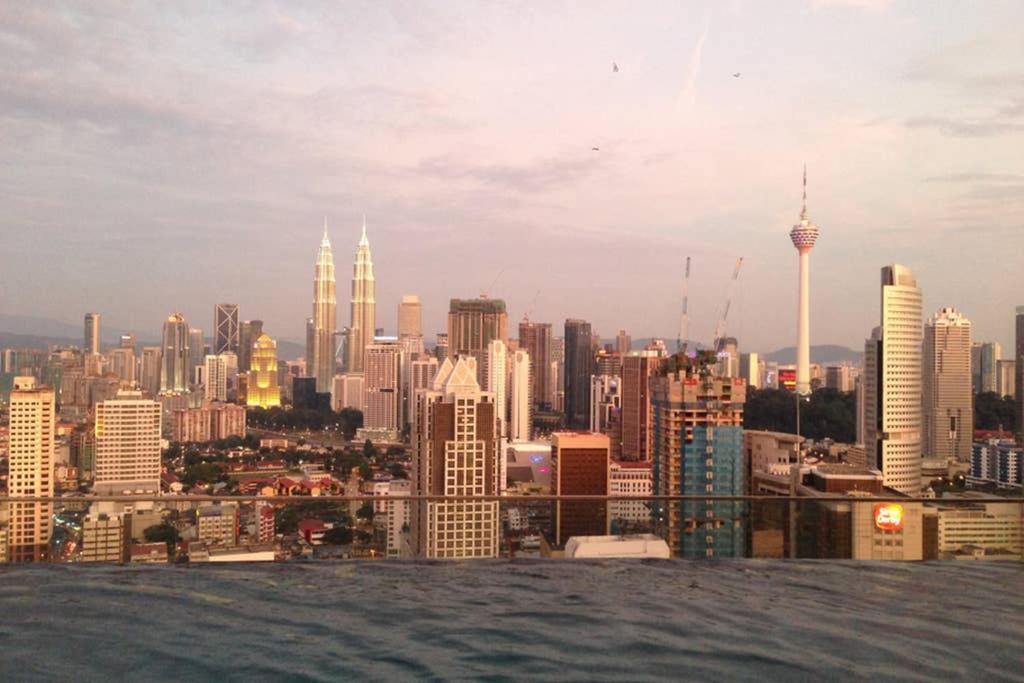 Klcc Regalia Suites Infinity Pool Kuala Lumpur Exterior photo