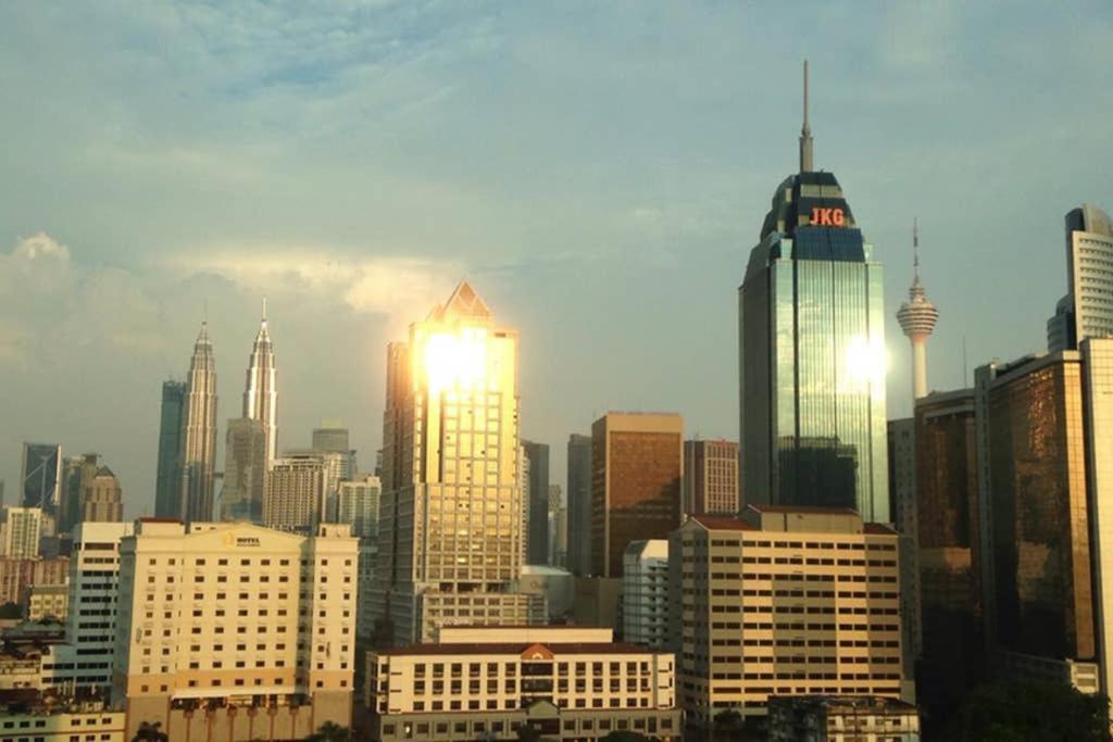 Klcc Regalia Suites Infinity Pool Kuala Lumpur Exterior photo