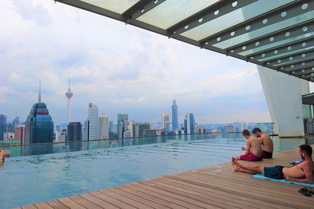 Klcc Regalia Suites Infinity Pool Kuala Lumpur Exterior photo